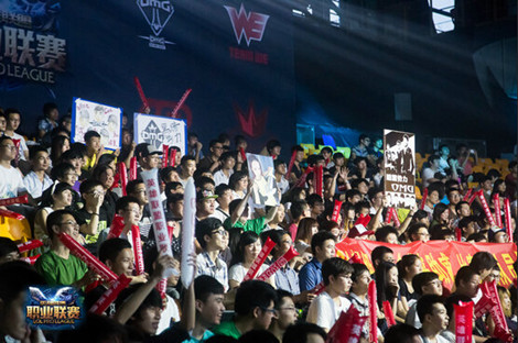 Anyone's Legend 在 LPL 分组赛 2 2025 中领先